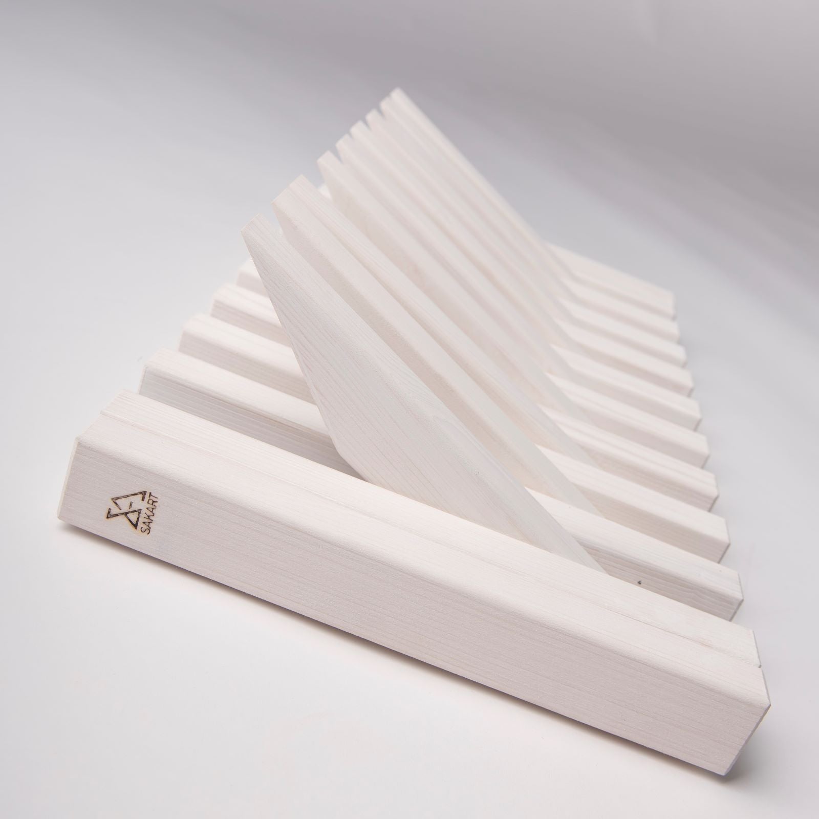 Hanger Lemnart-R – Handcrafted White Wooden Wall Rack