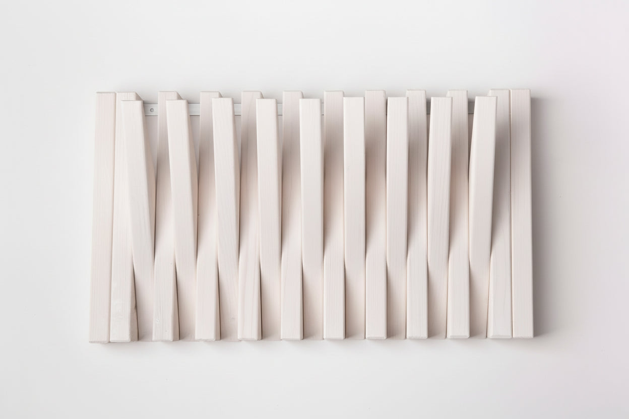 Hanger Lemnart-R – Handcrafted White Wooden Wall Rack