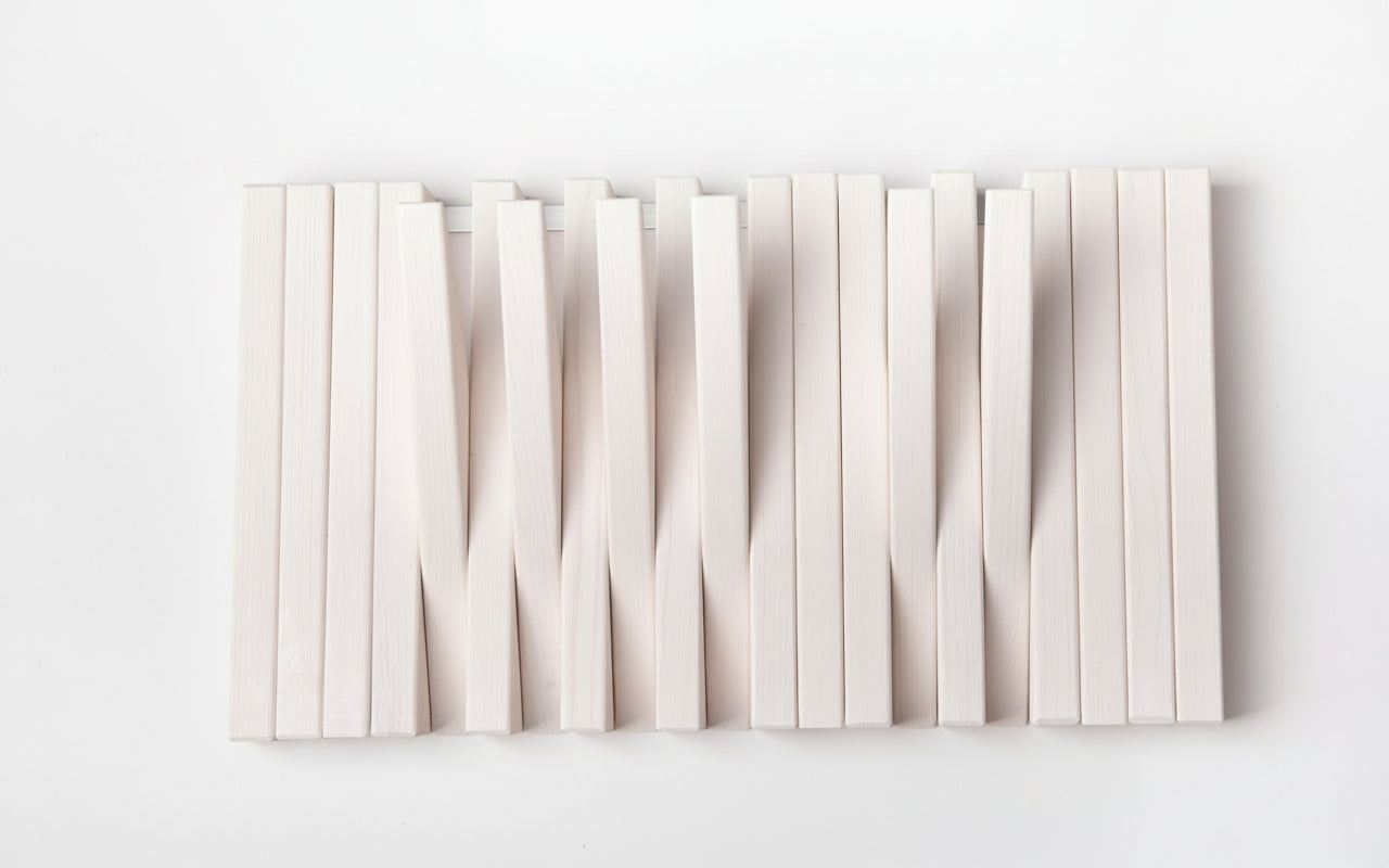 Hanger Lemnart-R – Handcrafted White Wooden Wall Rack