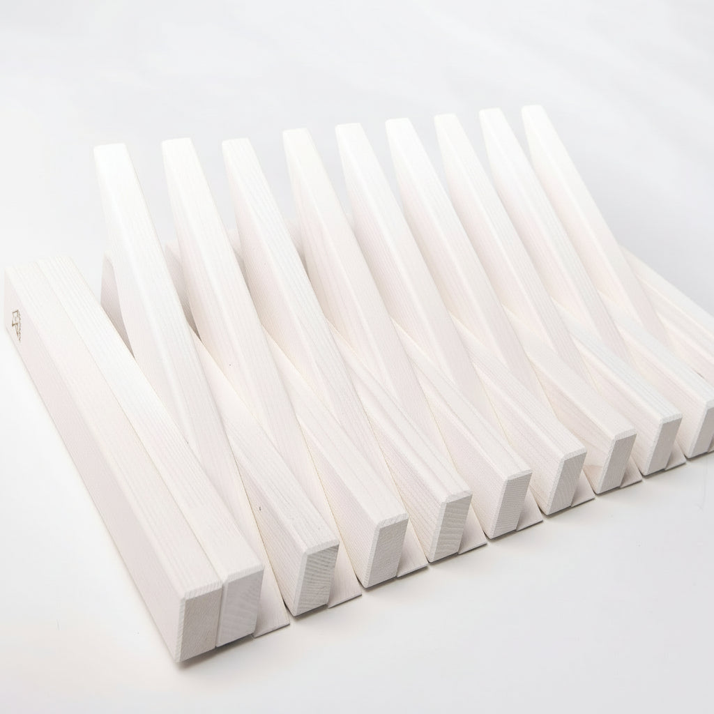 Hanger Lemnart-R – Handcrafted White Wooden Wall Rack