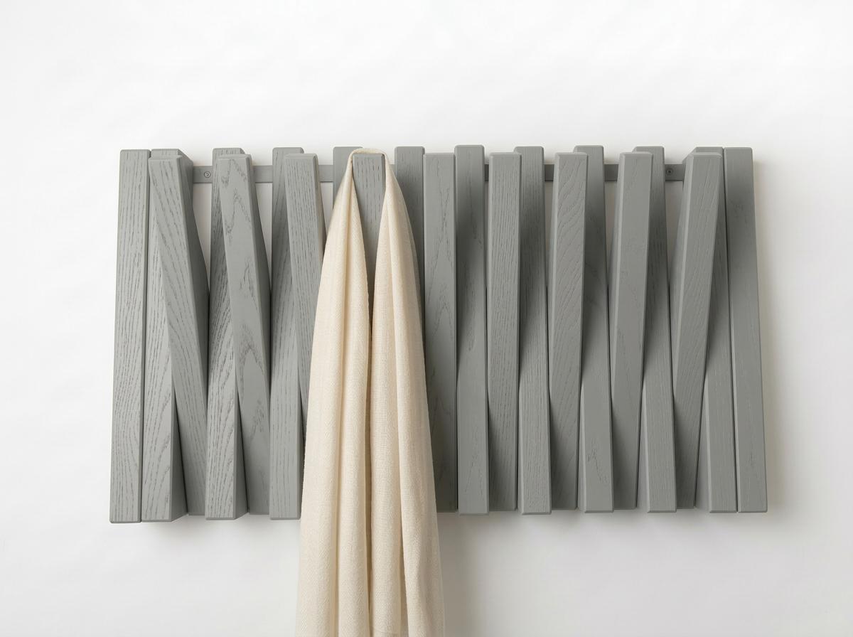 Hanger Lemnart-R – Handcrafted Taupe Wooden Wall Rack