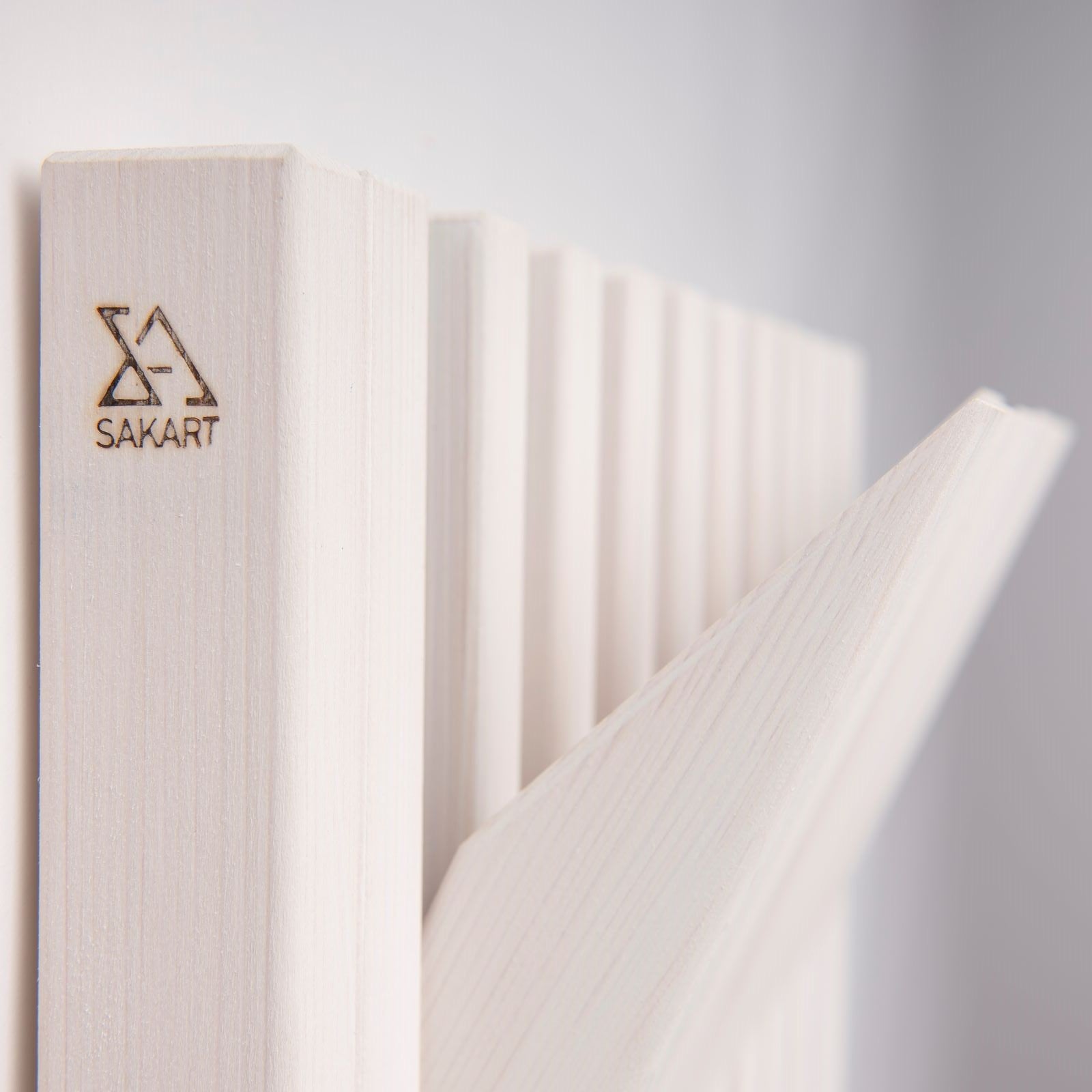 Hanger Lemnart-R – Handcrafted White Wooden Wall Rack